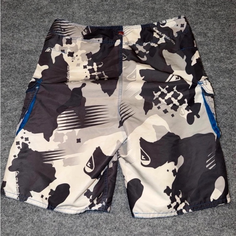 Quiksilver Gray and Black Camo Cargo Boardshorts with Blue Trim - Picture 5 of 5